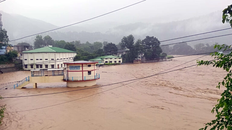 उत्तराखंड में मौसम की मार
