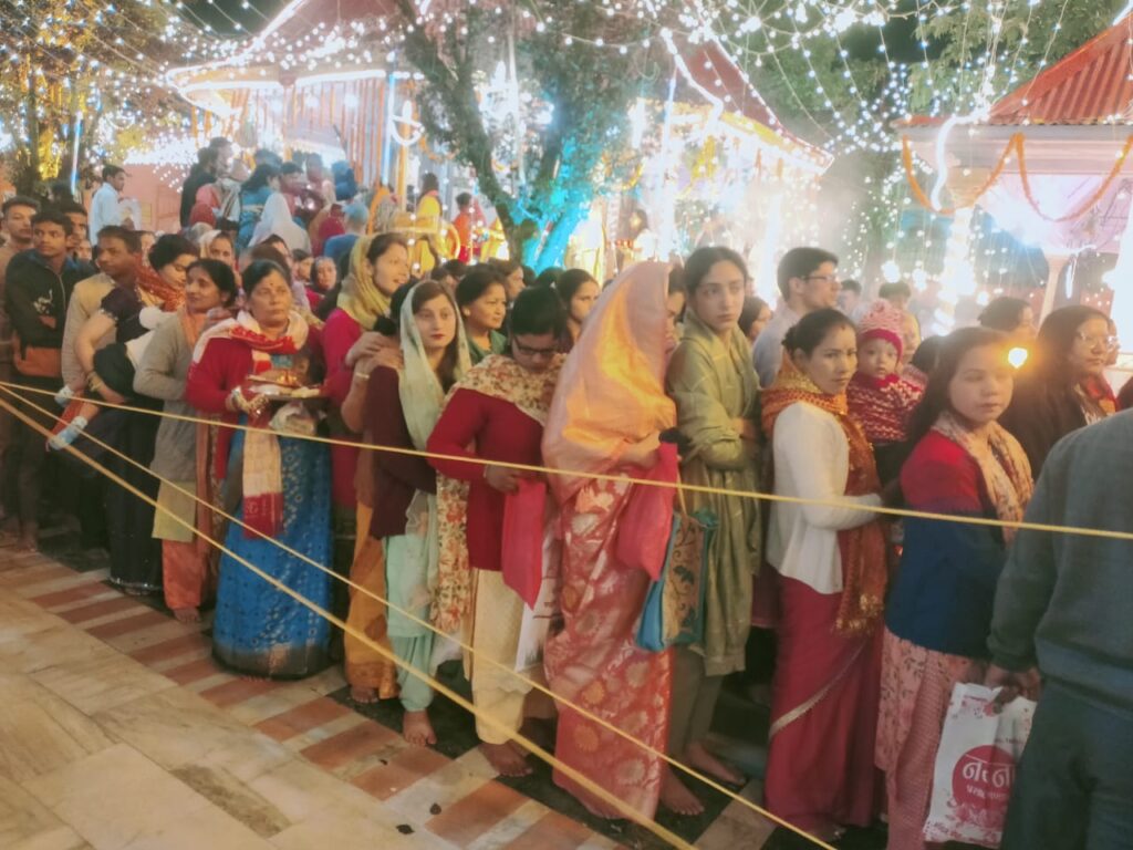 Nanda Devi Mahotsav के दौरान लगी भक्तों की भीड़